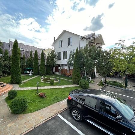 Apartments With Kitchen And Garden Kiev Eksteriør bilde