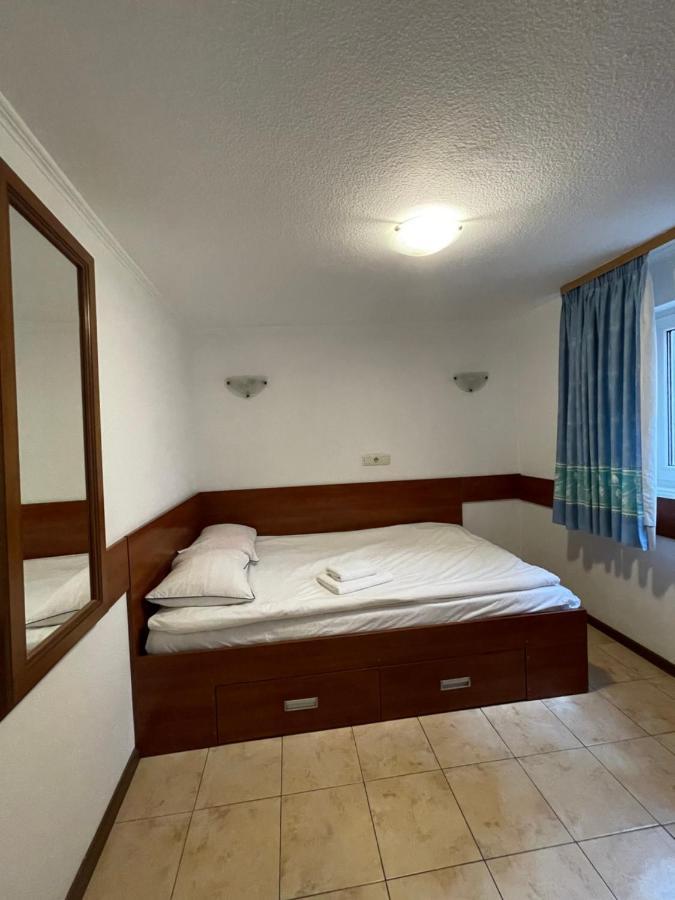 Apartments With Kitchen And Garden Kiev Eksteriør bilde